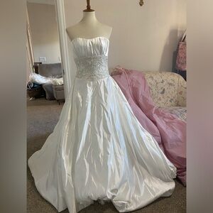 Classic Strapless Wedding Dress